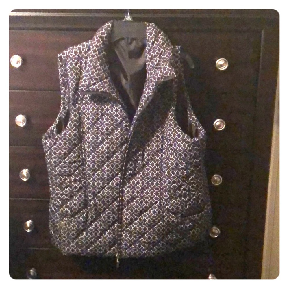 ❄️Jane Ashley Winter Vest Black and White❄️